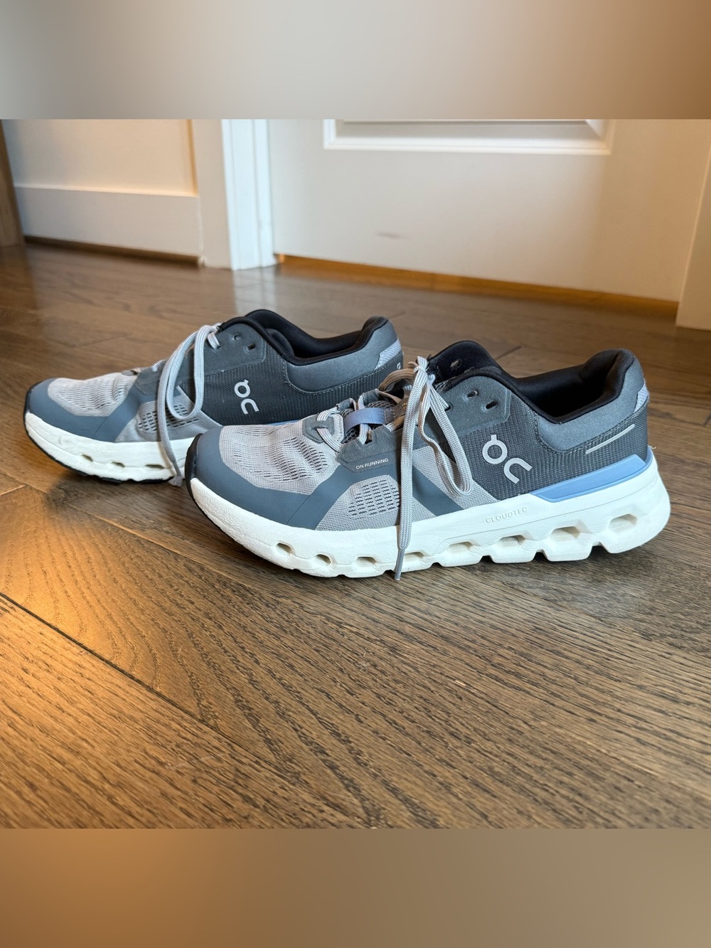 On Men’s Cloudrunner 2 size 8.5